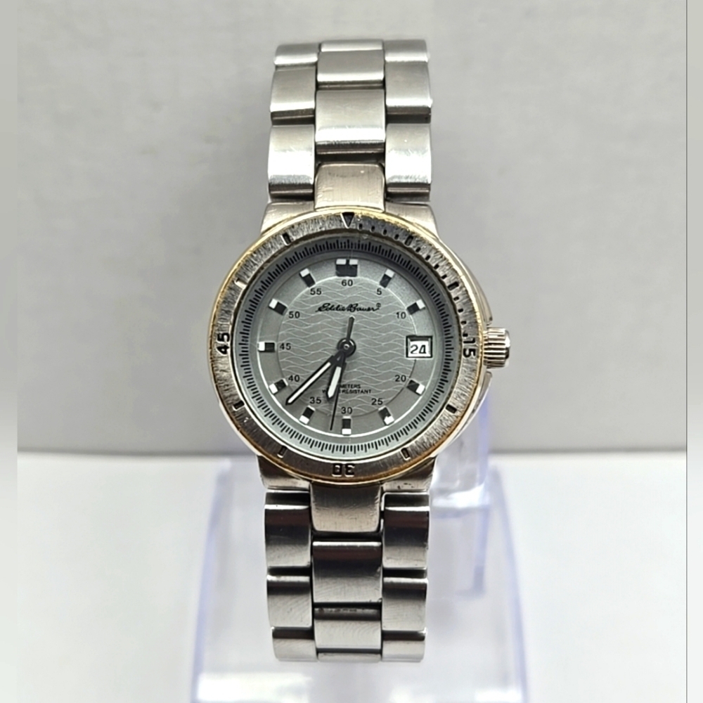 Womens Eddie Bauer SM Textured Sport Date Watch Silver Tone Date New Battery